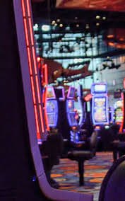 quenph game lobby showing sports betting, slot online, and live casino categories on mobile